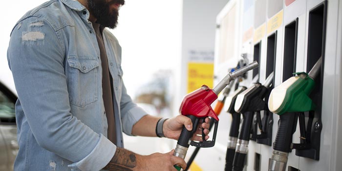 Gasoil et essence: Les prix à la pompe ne sont pas directement liés aux cours du baril du pétrole brut Gasoil et essence: Les prix à la pompe ne sont pas directement liés aux cours du baril du pétrole brut