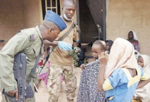 L'armée délivre plus de 300 femmes et enfants captifs de Boko Haram L'armée délivre plus de 300 femmes et enfants captifs de Boko Haram