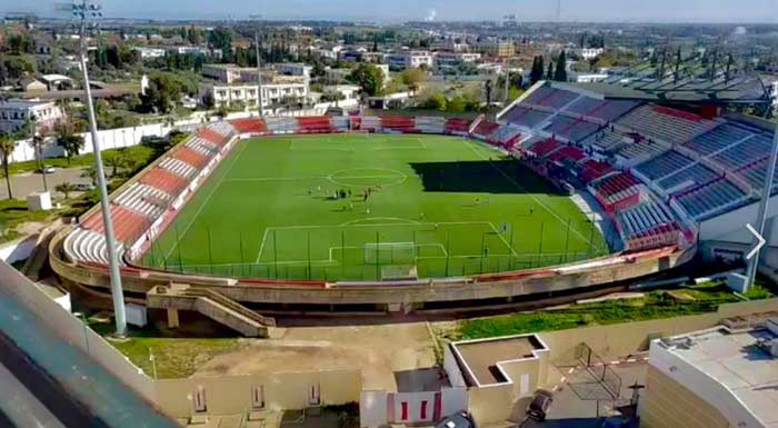 "Charafi"... Ce stade qui fait honneur aux Meknassis "Charafi"... Ce stade qui fait honneur aux Meknassis