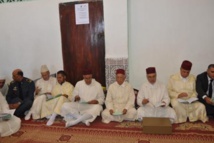 Remise d'un don Royal aux chorfas de la Zaouia Cherkaouia à Boujaâd Remise d'un don Royal aux chorfas de la Zaouia Cherkaouia à Boujaâd