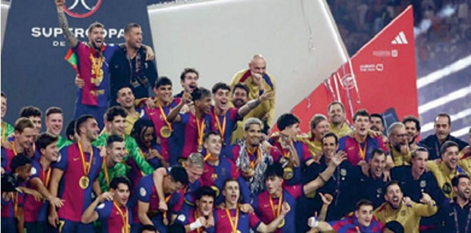 Supercoupe d'Espagne: Le Barça corrige le Real Madrid dans un Clasico de folie Supercoupe d'Espagne: Le Barça corrige le Real Madrid dans un Clasico de folie