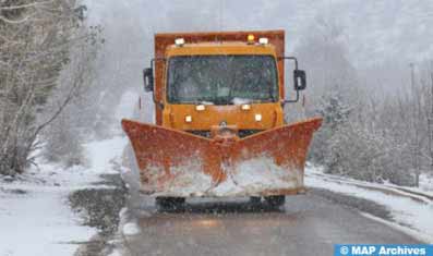 Les autorités à pied d’œuvre pour le déneigement des routes à Ifrane Les autorités à pied d’œuvre pour le déneigement des routes à Ifrane