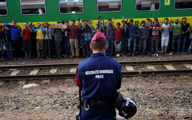 Face aux réfugiés, l'Europe en pleine “crise de mémoire”