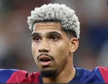 Ronald Araujo prolonge son contrat avec le FC Barcelone de six ans Ronald Araujo prolonge son contrat avec le FC Barcelone de six ans