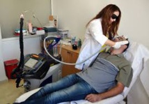 Du Botox à la pénoplastie, la médecine esthétique séduit les hommes en Tunisie