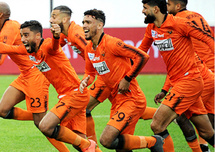 Botola Pro D1 "Inwi" : La Renaissance de Berkane et les FAR renouent avec la victoire Botola Pro D1 "Inwi" : La Renaissance de Berkane et les FAR renouent avec la victoire