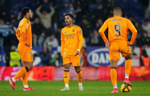 Le Real Madrid fustige un arbitrage "complètement discrédité" et un système "corrompu" Le Real Madrid fustige un arbitrage "complètement discrédité" et un système "corrompu"