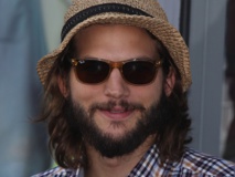 Le premier job des stars : Ashton Kutcher Le premier job des stars : Ashton Kutcher