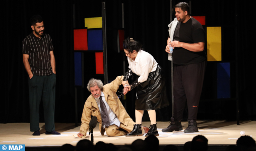 Présentation par la troupe Chamat de la pièce théâtrale "Barid" Présentation par la troupe Chamat de la pièce théâtrale "Barid"