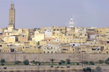 Débat à Meknès sur “L'identité entre l'universalité et la spécificité” Débat à Meknès sur “L'identité entre l'universalité et la spécificité”