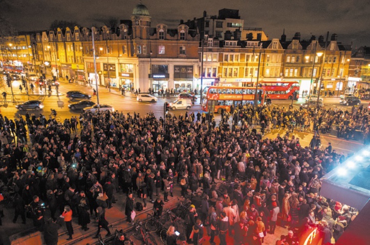 A Londres, chants et danses pour rendre hommage à David Bowie A Londres, chants et danses pour rendre hommage à David Bowie