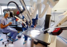 Cancer : Un robot procède pour la première fois à l’ablation d’un sein Cancer : Un robot procède pour la première fois à l’ablation d’un sein