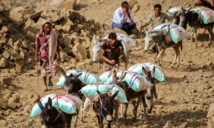 La coalition arabe largue 40 tonnes d'aides sur Taëz La coalition arabe largue 40 tonnes d'aides sur Taëz