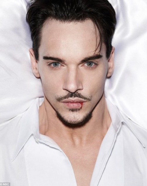 Scandales de stars à l'aéroport : Jonathan Rhys Meyers, juin 2009 Scandales de stars à l'aéroport : Jonathan Rhys Meyers, juin 2009