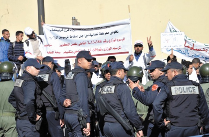 Le bras de fer entre les enseignants stagiaires et le gouvernement se durcit Le bras de fer entre les enseignants stagiaires et le gouvernement se durcit
