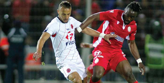 Botola Pro D1 : Le WAC trébuche, l'AS FAR en profite Botola Pro D1 : Le WAC trébuche, l'AS FAR en profite