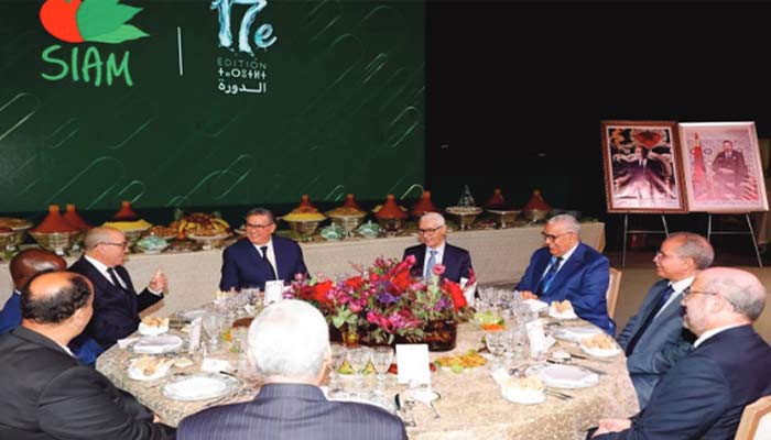 SM le Roi offre un dîner en l'honneur des invités et des participants au 17ème SIAM, présidé par le chef du gouvernement SM le Roi offre un dîner en l'honneur des invités et des participants au 17ème SIAM, présidé par le chef du gouvernement