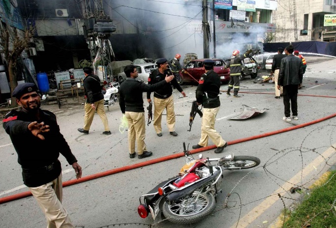 Un attentat suicide fait neuf morts au Pakistan Un attentat suicide fait neuf morts au Pakistan