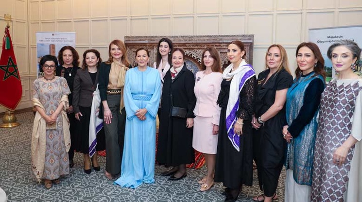 SAR la Princesse Lalla Hasnaa offre à Bakou une cérémonie de thé en l’honneur de personnalités féminines azerbaïdjanaises du monde de la culture et des arts SAR la Princesse Lalla Hasnaa offre à Bakou une cérémonie de thé en l’honneur de personnalités féminines azerbaïdjanaises du monde de la culture et des arts