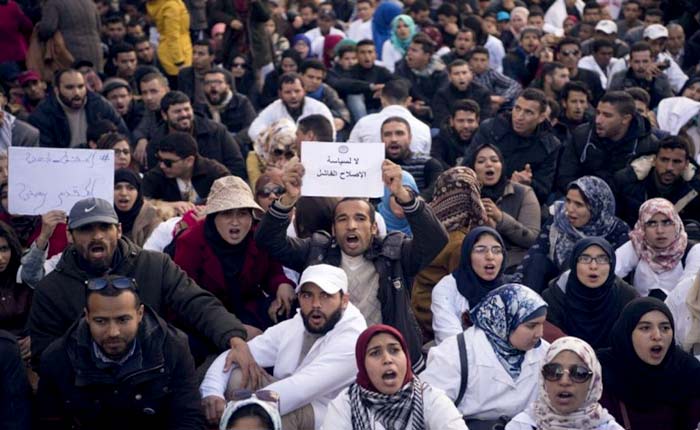 Crise politique, défi démocratique : Le Maroc à la croisée des chemins Crise politique, défi démocratique : Le Maroc à la croisée des chemins