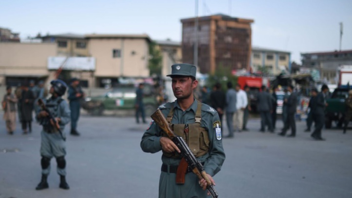Dix policiers afghans tués par un taliban infiltré Dix policiers afghans tués par un taliban infiltré