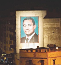 Un portrait géant de Hosni Mobarak à Casablanca Cinq ans après le début de la révolution égyptienne Un portrait géant de Hosni Mobarak à Casablanca Cinq ans après le début de la révolution égyptienne