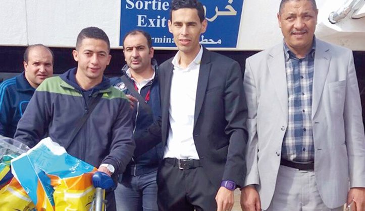 La délégation égyptienne du club Al Maqassa, dont fait partie l’ex-international marocain Omar Najdi, à son arrivée à l’aéroport Mohammed V à Casablanca. La délégation égyptienne du club Al Maqassa, dont fait partie l’ex-international marocain Omar Najdi, à son arrivée à l’aéroport Mohammed V à Casablanca.