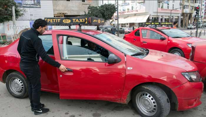 A Casablanca, ils sont légion les taxis qui roulent au mépris de la loi et du bon sens A Casablanca, ils sont légion les taxis qui roulent au mépris de la loi et du bon sens