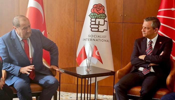 Le Premier secrétaire, en discussion avec Özgür Özel, leader du CHP turc, à qui il a exprimé la solidarité du parti face aux épreuves que traverse sa formation, après l’arrestation de son candidat à la présidence, de plusieurs maires de grandes villes et de cadres nationaux. Le Premier secrétaire, en discussion avec Özgür Özel, leader du CHP turc, à qui il a exprimé la solidarité du parti face aux épreuves que traverse sa formation, après l’arrestation de son candidat à la présidence, de plusieurs maires de grandes villes et de cadres nationaux.