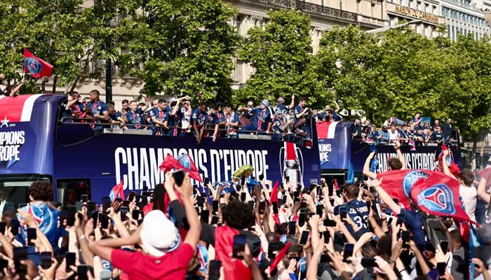 Ligue des champions: Les héros parisiens fêtés par leurs supporters Ligue des champions: Les héros parisiens fêtés par leurs supporters