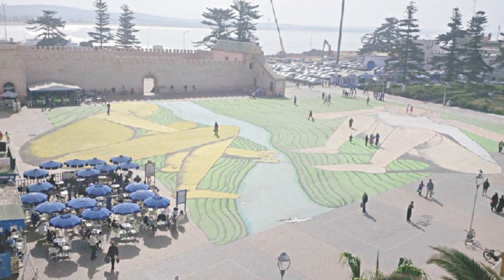 Giacomo Bufarini réalise la plus grande fresque d'Afrique du Nord à Essaouira Giacomo Bufarini réalise la plus grande fresque d'Afrique du Nord à Essaouira