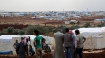 Les camps de déplacés syriens à la frontière turque sont saturés Les camps de déplacés syriens à la frontière turque sont saturés