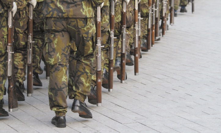 Alger à l’étroit dans son carcan : Calculs militaristes et illusions expansionnistes Alger à l’étroit dans son carcan : Calculs militaristes et illusions expansionnistes