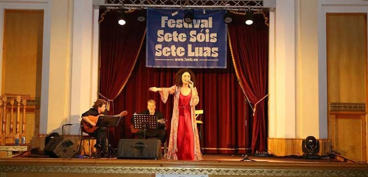 Fiorenza Calogero sur la scène du Théâtre Italia à Casablanca Fiorenza Calogero sur la scène du Théâtre Italia à Casablanca