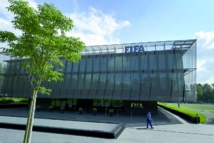 Infantino et Salman près du but Blatter et Platini toujours hors-jeu Infantino et Salman près du but Blatter et Platini toujours hors-jeu