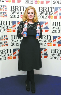 Adele triomphe aux Brit Awards