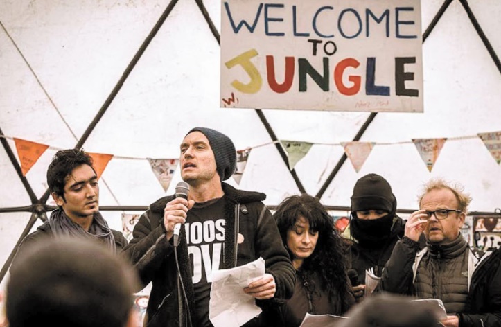 Jude Law dans la “Jungle” de Calais pour soutenir les migrants