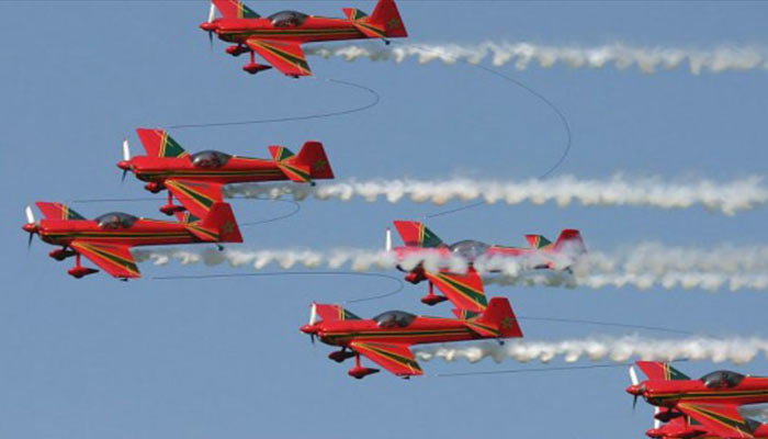 Les Forces Armées Royales organisent des shows aériens et des sauts d’exhibition en parachutes Les Forces Armées Royales organisent des shows aériens et des sauts d’exhibition en parachutes