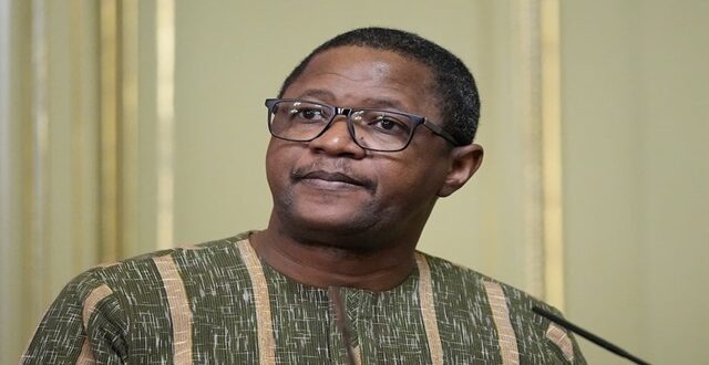 Le ministre burkinabè des AE salue l’Initiative Atlantique de SM le Roi