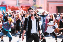 Ahmed Chawki provoque un “Tsunami” à Jamaâ El Fna Ahmed Chawki provoque un “Tsunami” à Jamaâ El Fna
