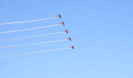 Fête de la Jeunesse : L’équipe de voltige “Marche Verte” offre un spectacle captivant à M’diq et Martil Fête de la Jeunesse : L’équipe de voltige “Marche Verte” offre un spectacle captivant à M’diq et Martil