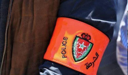 Un inspecteur de police fait usage de son arme de service à Rissani