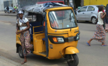 Les tuk-tuks asiatiques déferlent sur l’Afrique