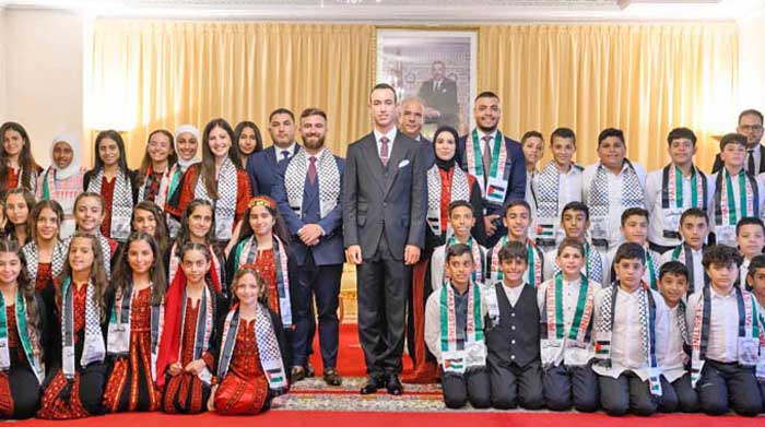 SAR le Prince Héritier Moulay El Hassan reçoit les enfants maqdessis participant à la 16ème édition des colonies de vacances de l’Agence Bayt Mal Al-Qods Acharif SAR le Prince Héritier Moulay El Hassan reçoit les enfants maqdessis participant à la 16ème édition des colonies de vacances de l’Agence Bayt Mal Al-Qods Acharif