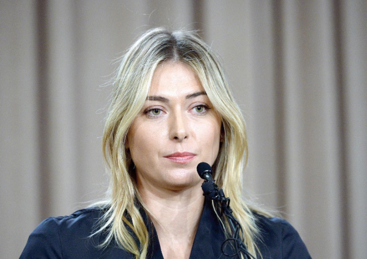 Maria Sharapova tombe de haut Maria Sharapova tombe de haut