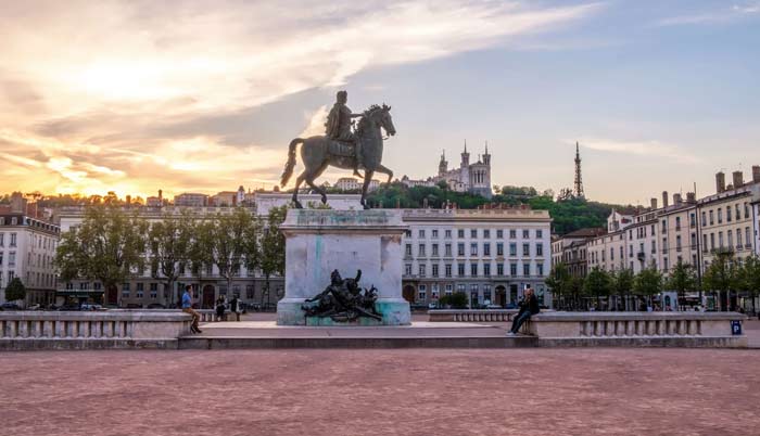 A Lyon, la culture marocaine millénaire s'invite dans la plus grande esplanade d’Europe A Lyon, la culture marocaine millénaire s'invite dans la plus grande esplanade d’Europe