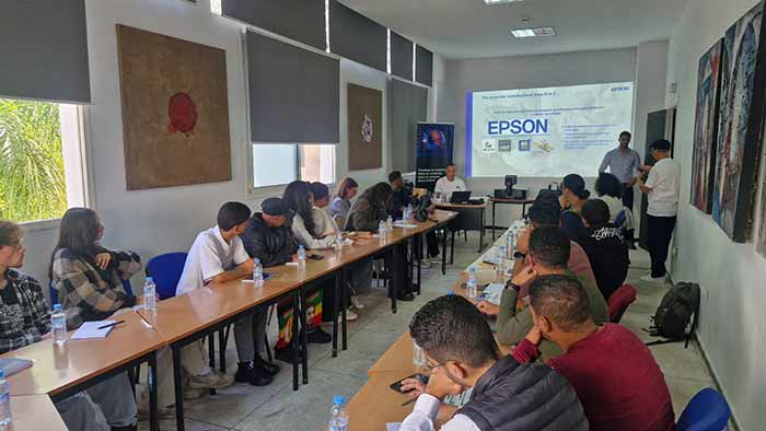 Epson et le FIAV forment de jeunes créateurs marocains aux technologies de projection etde vidéomapping Epson et le FIAV forment de jeunes créateurs marocains aux technologies de projection etde vidéomapping