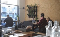 Des cafés canadiens réinventent l'espace de travail Des cafés canadiens réinventent l'espace de travail
