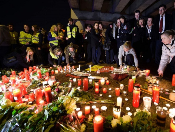 Attentats de Bruxelles Trois kamikazes identifiés et un quatrième homme recherché Attentats de Bruxelles Trois kamikazes identifiés et un quatrième homme recherché