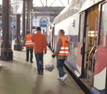 Mondes parallèles: écrivain le jour, balayeur du métro la nuit Mondes parallèles: écrivain le jour, balayeur du métro la nuit